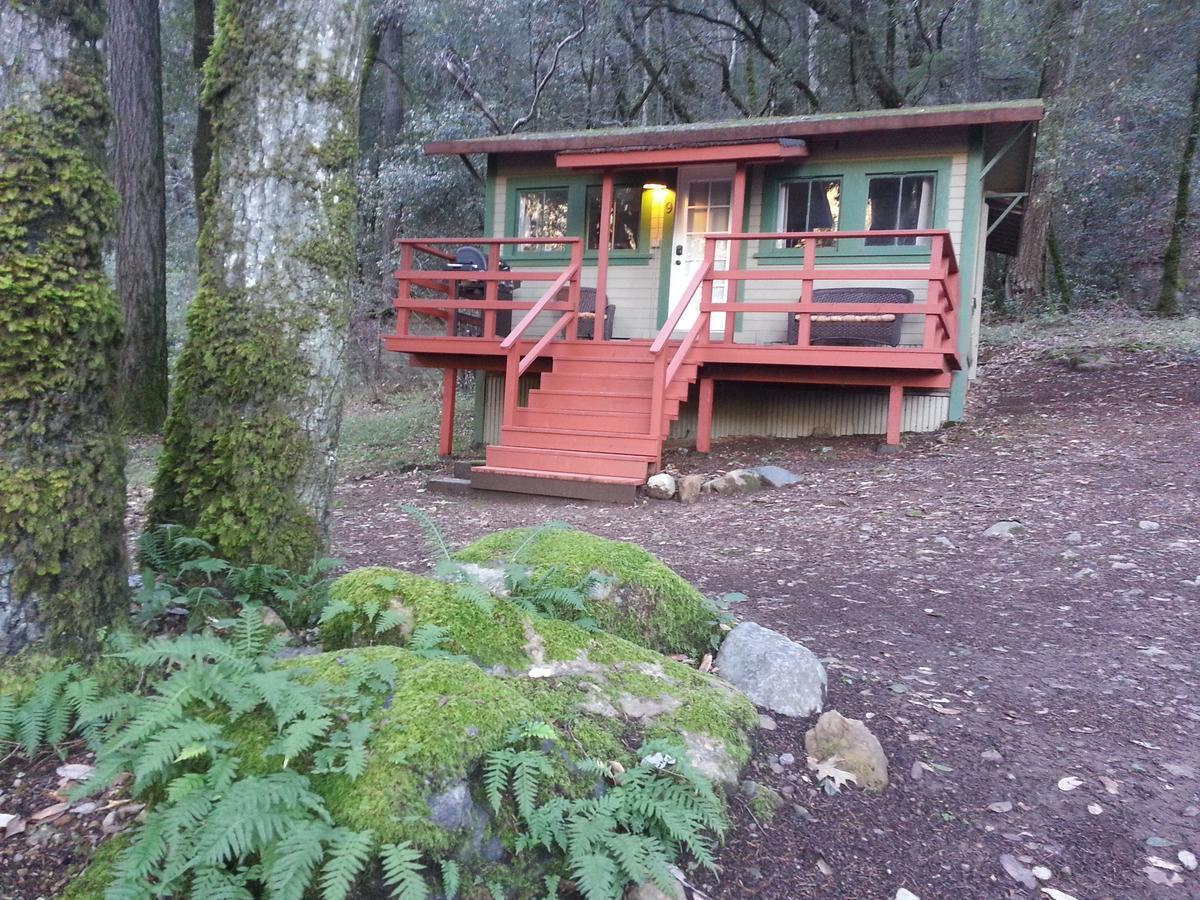 China Creek Cottages Willow Creek Exterior photo