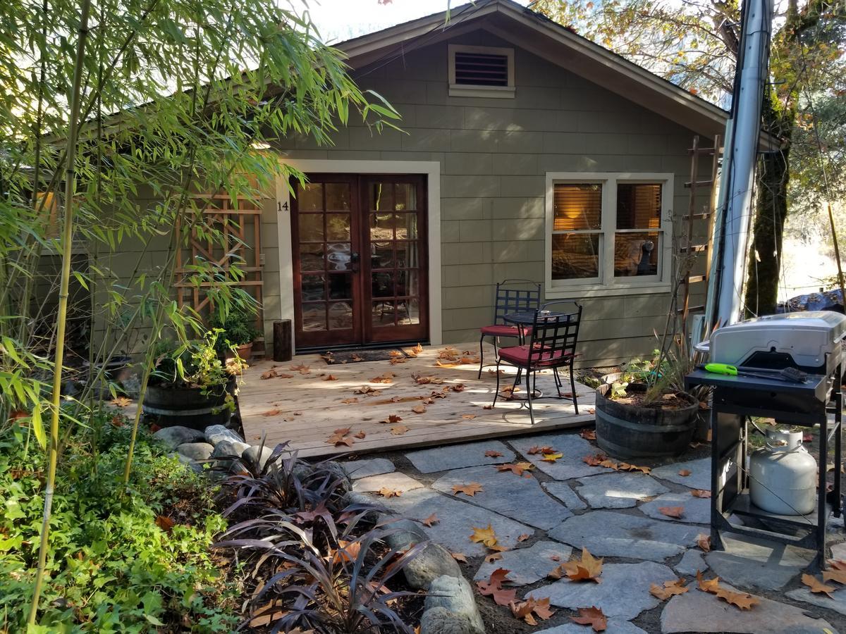 China Creek Cottages Willow Creek Exterior photo