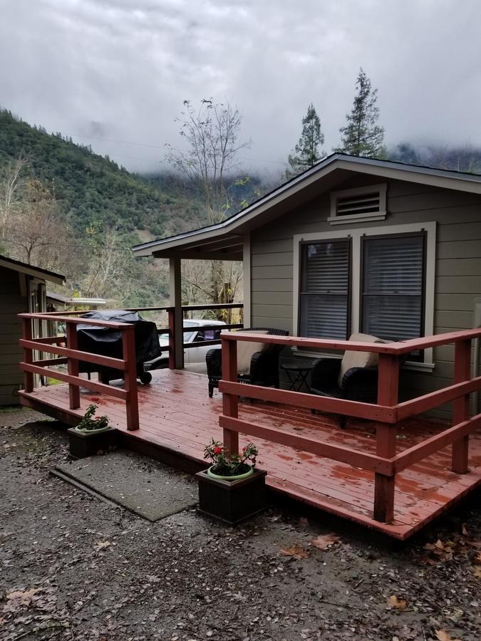 China Creek Cottages Willow Creek Exterior photo