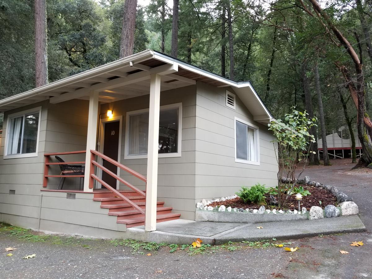 China Creek Cottages Willow Creek Exterior photo