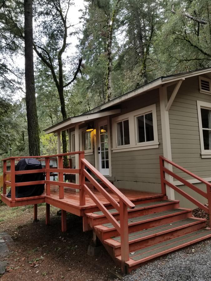 China Creek Cottages Willow Creek Exterior photo